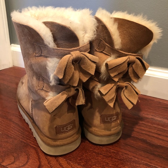 UGG Shoes - UGG Chestnut Suede Bailey Bows Sz 11